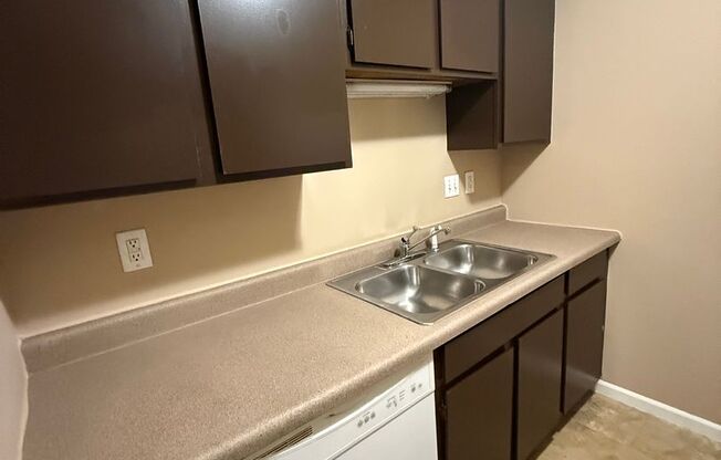 2 beds, 1 bath, 775 sqft, $885, Unit 356C