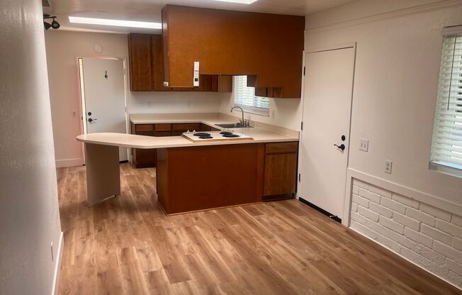 Great 1 bedroom 1 bathroom cottage on wooded lot in Citrus Heights