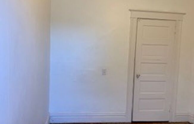 1 bed, 1 bath, $1,200, Unit 1126 Corona St. #2