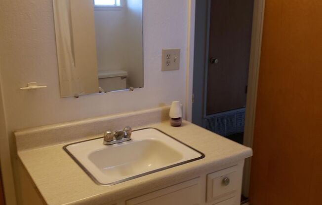 1 bed, 1 bath, $1,295, Unit 13