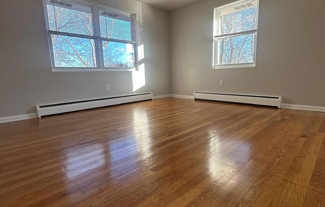 2 beds, 1 bath, $2,150, Unit 11