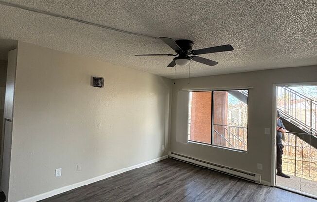 2 beds, 1 bath, 850 sqft, $955, Unit 361