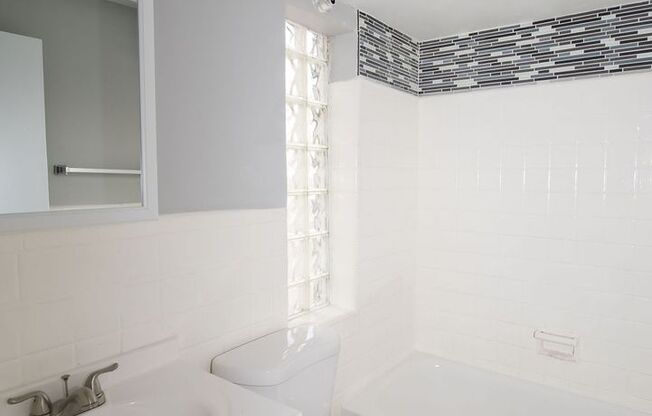 2 beds, 1 bath, 825 sqft, $1,050
