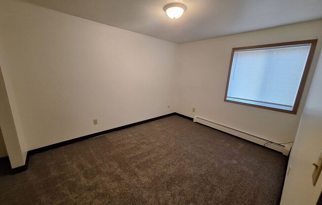 2 beds, 1 bath, 705 sqft, $760, Unit 16