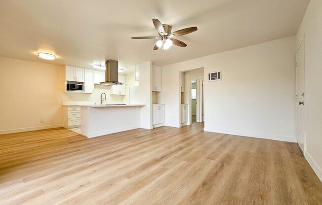2 beds, 1 bath, 841 sqft, $2,595, Unit 26