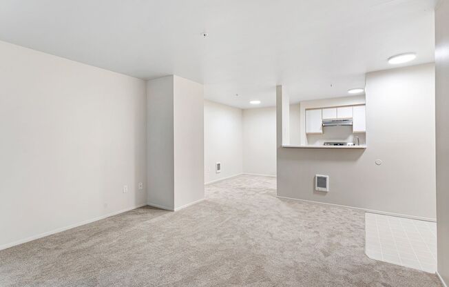2 beds, 2 baths, 980 sqft, $2,300, Unit SR307