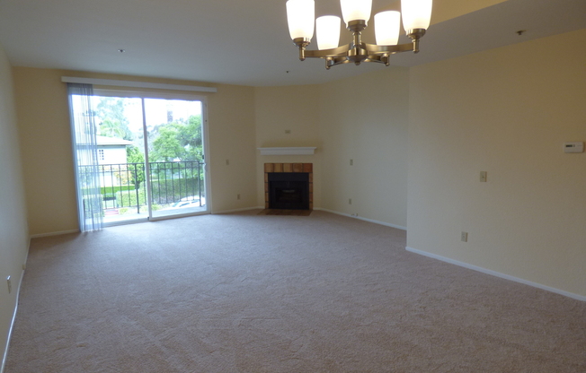 Spacious 2 Bedroom 2 Bath Condo in Bankers Hill Close, Walking Distance to Balboa Park