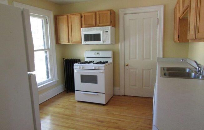 221 N FEW ST