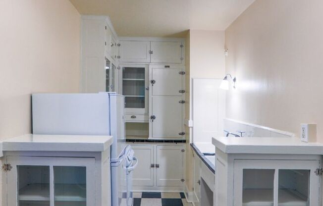 Studio, 1 bath, 380 sqft, $1,250
