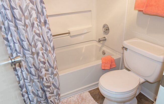 2 beds, 2 baths, 810 sqft, $2,500, Unit H-8