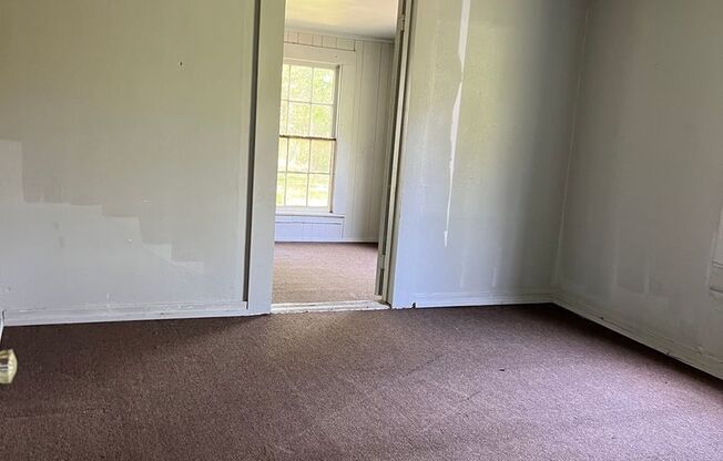 3 beds, 1 bath, $700