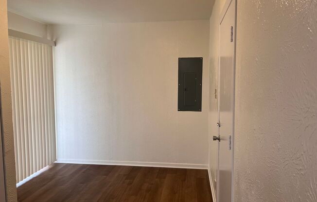 3 beds, 1 bath, $950