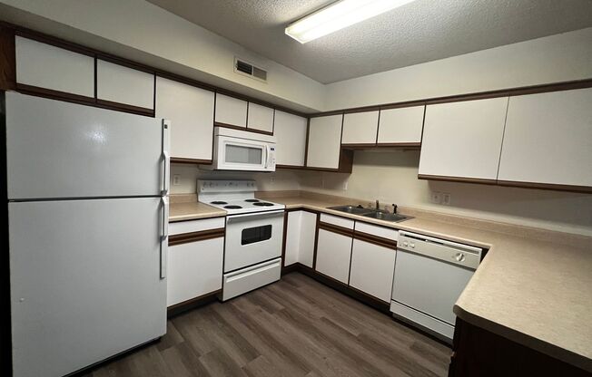 2 beds, 1 bath, $1,125