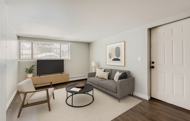 3 beds, 2 baths, 1,300 sqft, $1,900, Unit 1