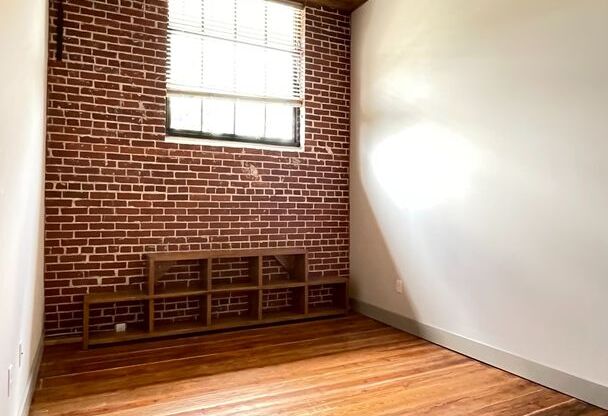 2 beds, 2 baths, 953 sqft, $1,848, Unit Bay 5 Unit 221