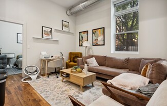 1336 N Damen Ave 201