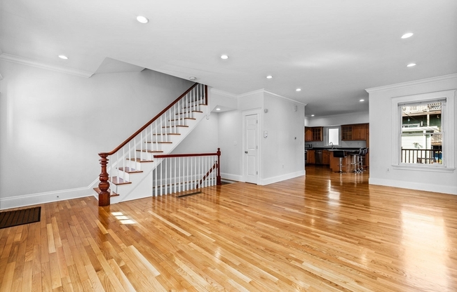 860 E 4 ST