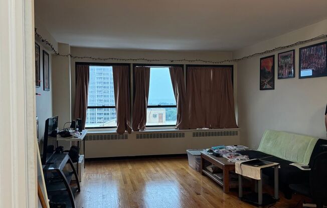 1 bed, 1 bath, 700 sqft, $1,975, Unit 418-1511