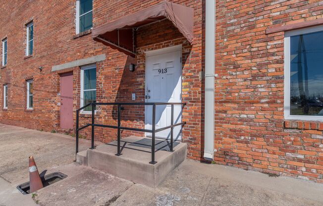 Spacious 2 BD/ 1BA apartment in great location in Downtown Augusta for rent!