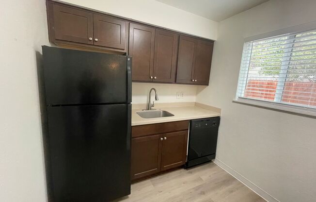 3 beds, 1 bath, 990 sqft, $1,755, Unit 60