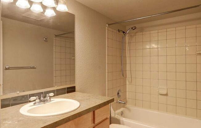 2 beds, 1 bath, $2,000