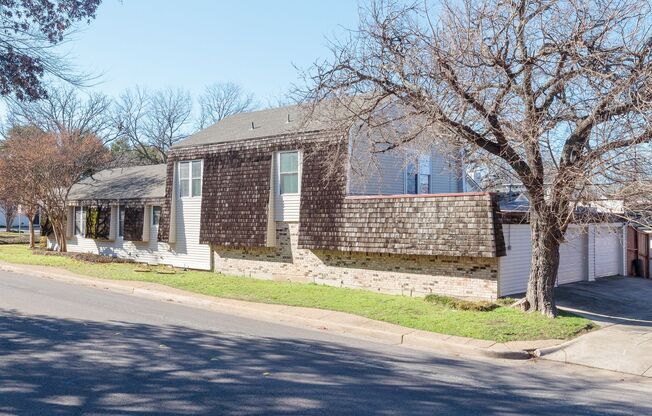 Beautifully renovated 2 bedroom,1 bath duplex in Chamberlain Heights!! LOCATION, LOCATION, LOCATION