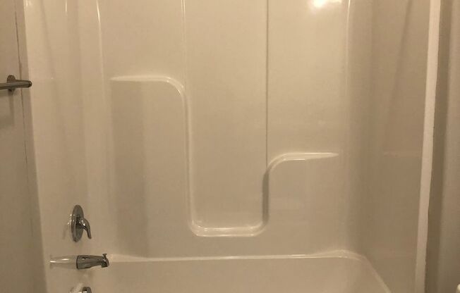 2 beds, 2 baths, 1,074 sqft, $905, Unit 39