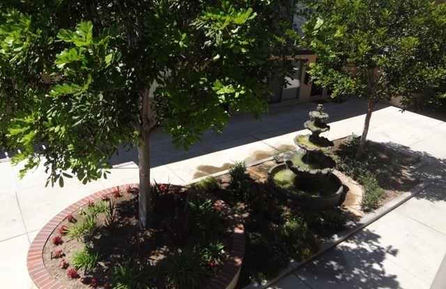 Studio, 1 bath, 200 sqft, $1,355, Unit JR. UNIT