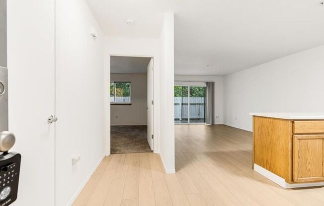 1 bed, 1 bath, 547 sqft, $1,350, Unit 32