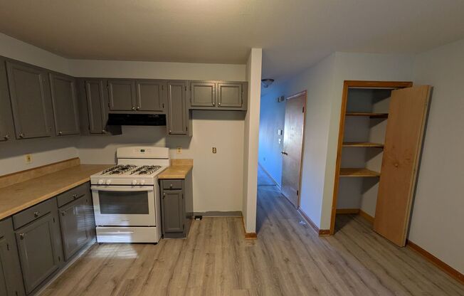 2 beds, 1.5 baths, 1,500 sqft, $2,000, Unit Townhouse - 998-16