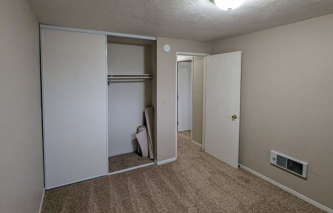 2 beds, 1 bath, 756 sqft, $1,195, Unit 64