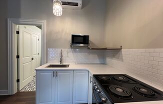 Studio, 1 bath, 371 sqft, $1,350, Unit 203