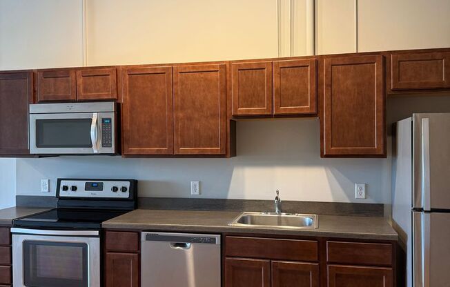 2 beds, 2 baths, 1,148 sqft, $1,615, Unit 225