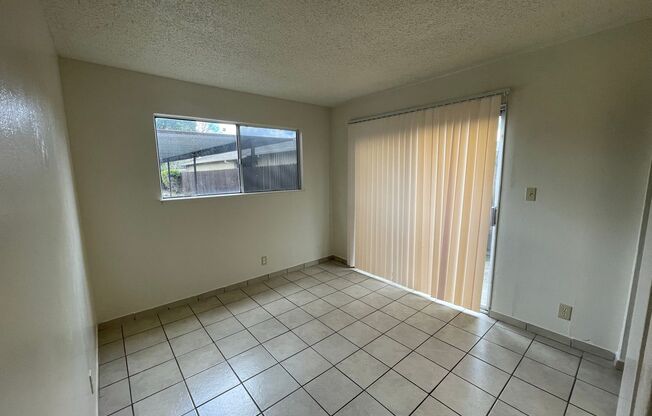 2 beds, 1 bath, 825 sqft, $1,250, Unit #9