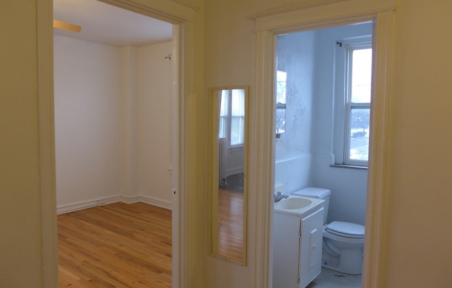 Studio, 1 bath, 400 sqft, $785, Unit 208