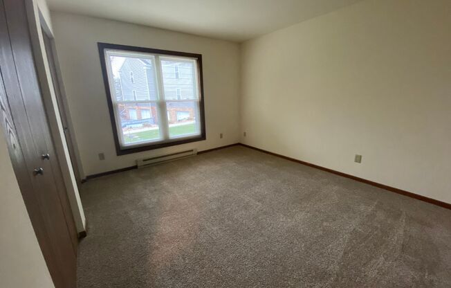 2 beds, 1 bath, 950 sqft, $1,700, Unit 7701RB