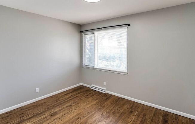 2 beds, 1 bath, $945, Unit 21