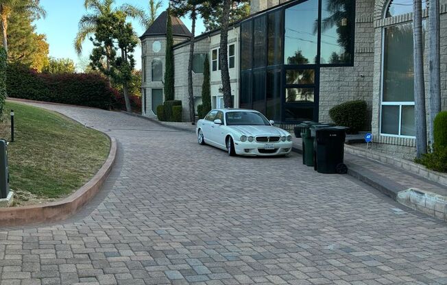 Spacious and Furnished 9 Bedroom House Near Cal State Fullerton