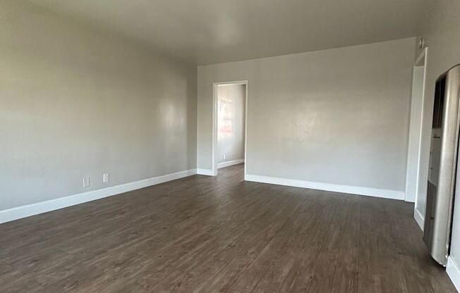 LAST 1 Bedroom/ 1 Bathroom Apartment Available!