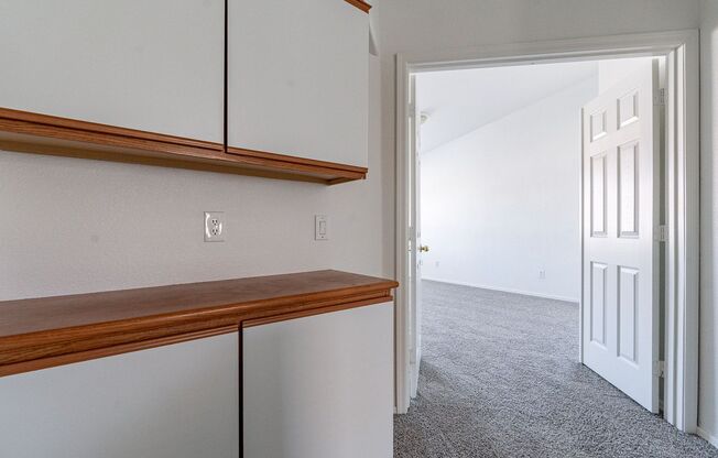 3 beds, 2.5 baths, $1,945, Unit UNIT 1096