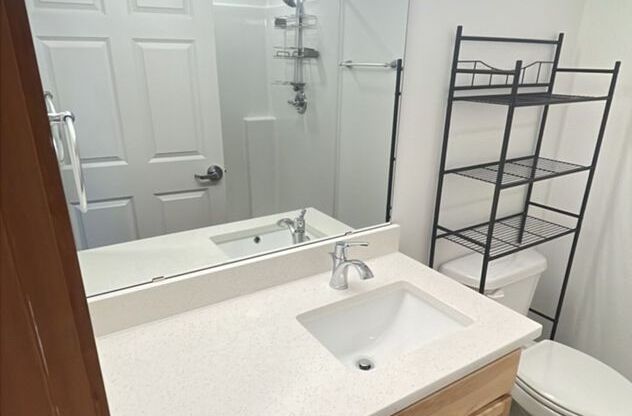3 beds, 1 bath, $2,450, Unit 1210 #101