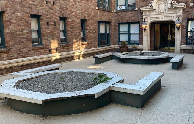 Studio, 1 bath, 325 sqft, $1,095, Unit 210