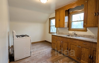 81 WINONA ST E
