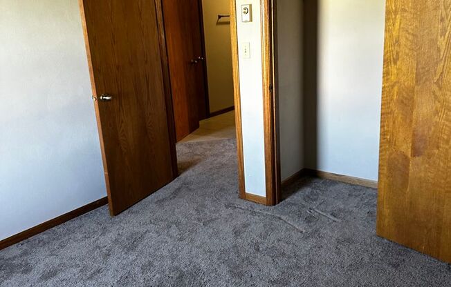 2 beds, 1 bath, $1,050, Unit 2