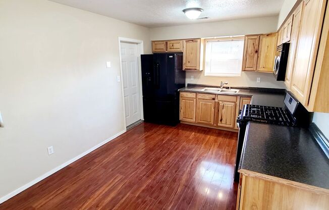 Coming Soon! Available June 10th! 3 bed 2 bath home in Los Lunas