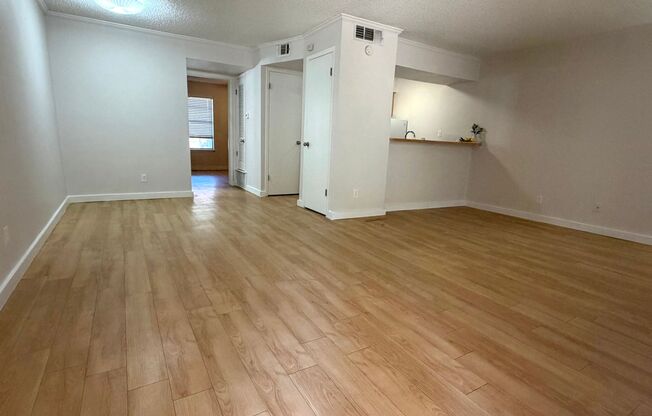 1 bed, 1 bath, 700 sqft, $899, Unit LAW11-213