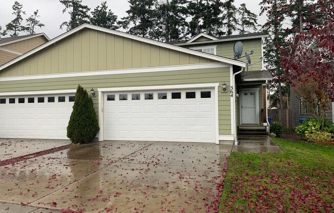 ***PENDING APPLICATION***Modern and stylish 3 bedroom home in Lovely Neighborhood