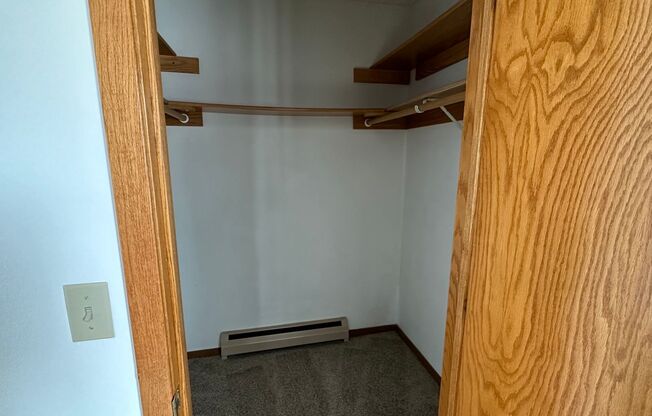 2 beds, 1 bath, 1,000 sqft, $900, Unit 44