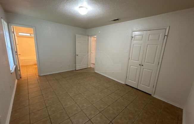 3 beds, 2 baths, $1,225