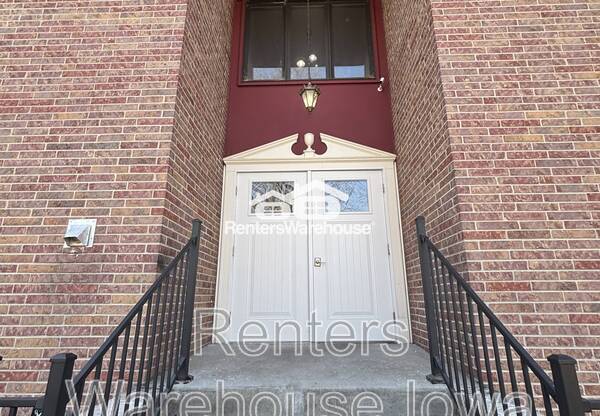 7815 DOUGLAS AVE
